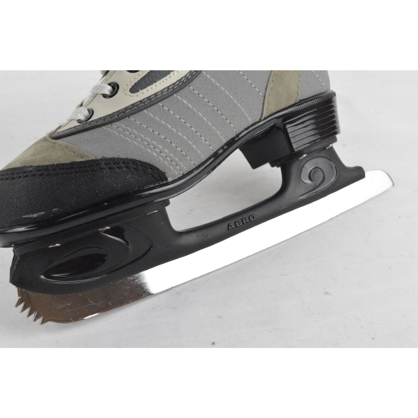 Ice Figure Skates CCM 60 Jamie Sale David Pelletier Grey Jr Size 3